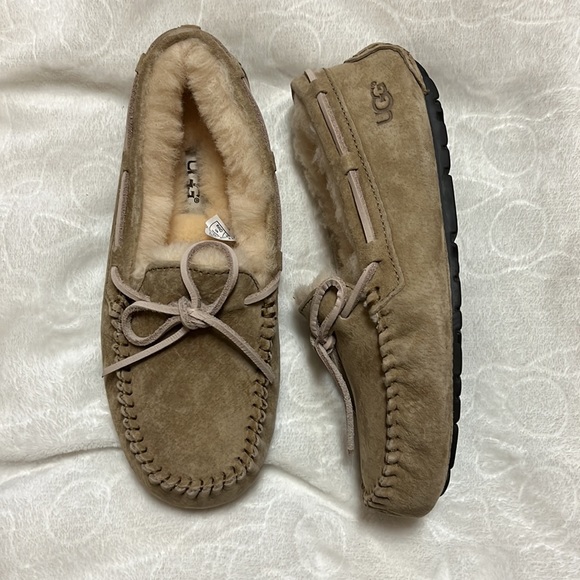 UGG Dakota in tabaco - Picture 1 of 4